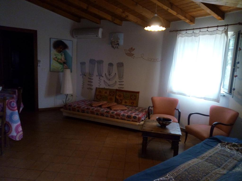Cottage in the green room 6